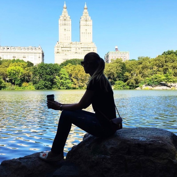 HELLO BABES 💕 WELCOME TO MY CLOSET - Picture 1 of 1